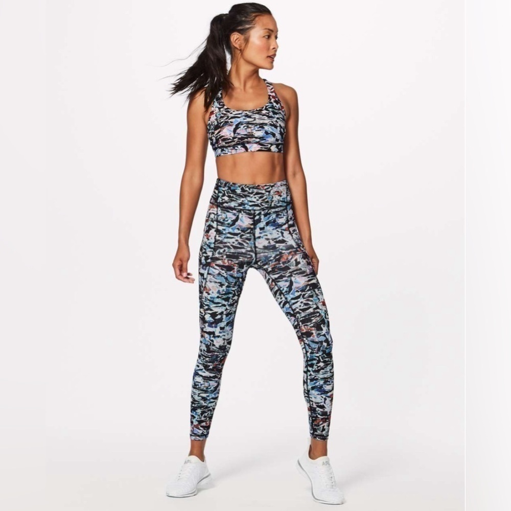 Lululemon Break Free Tight (25")
Culture Clash Starlight Black Size 6